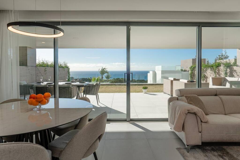 With Spectacular View In Cabopino Apartment *