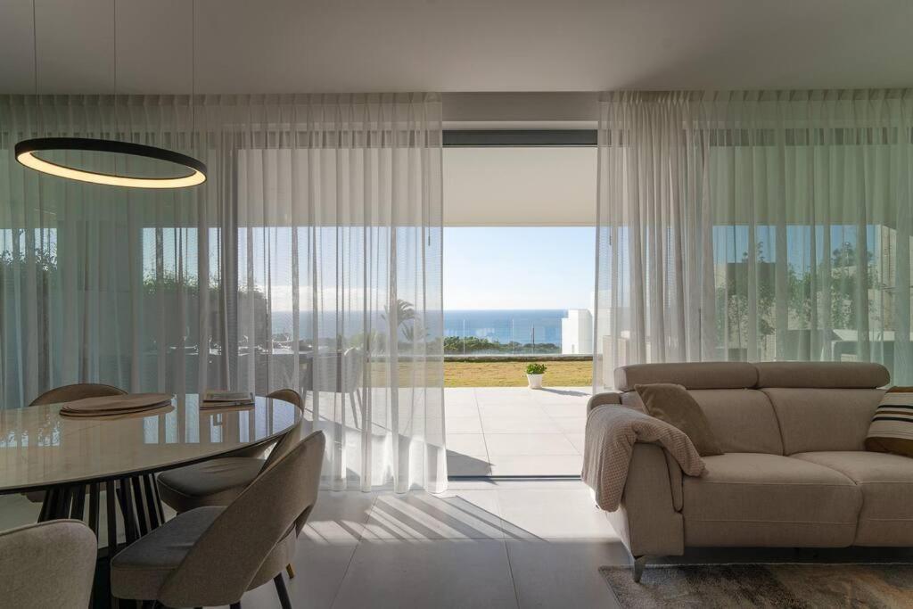 Apartment With Spectacular View In Cabopino Marbella