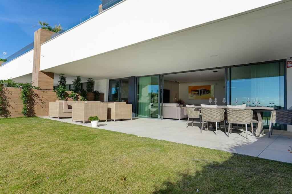 With Spectacular View In Cabopino Apartment Marbella