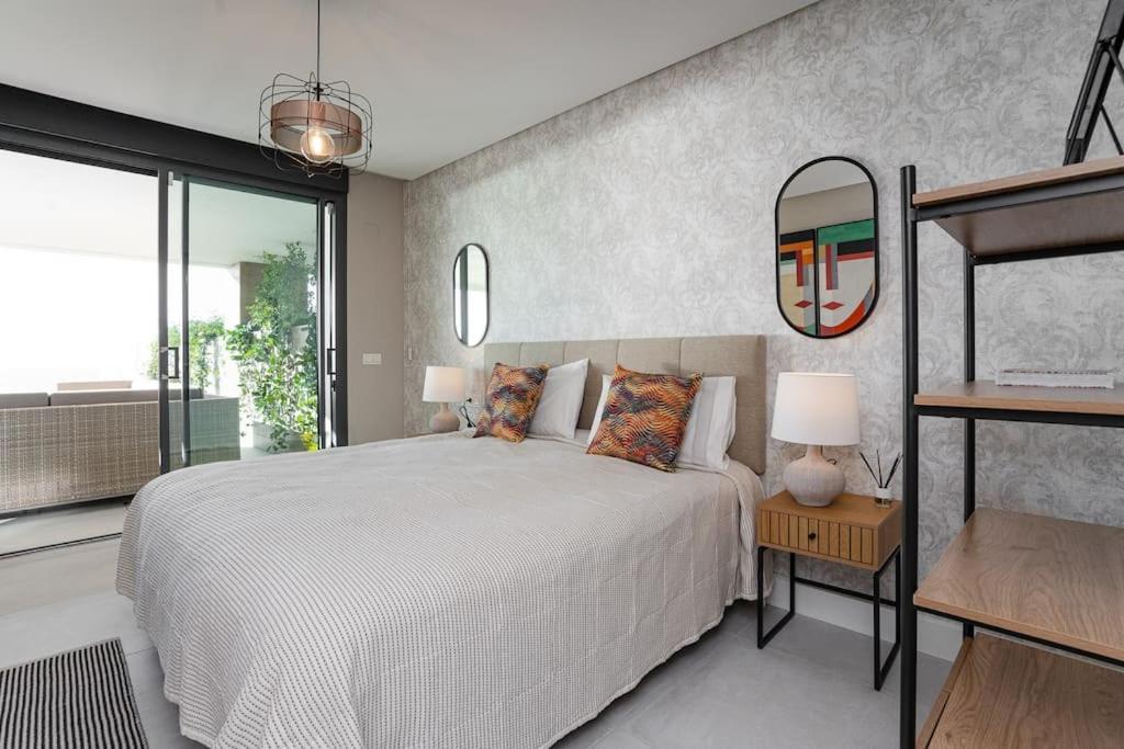 Appartement With Spectacular View In Cabopino Marbella